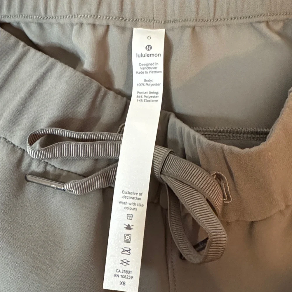 Lululemon On the Fly Wide-Leg 7/8 Pant *Woven - Grey Sage